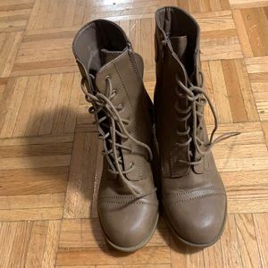🛍 2 for 25 Cream/light brown heeled boots